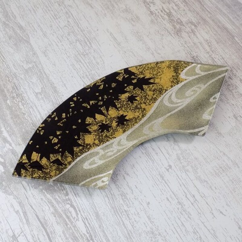 京都 ガラス製飾り皿 金彩ガラス皿 「紅葉に流水」 扇形 | Huduru Craft