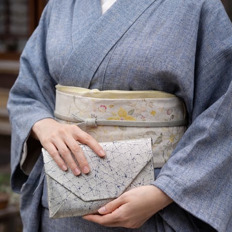 京都　数寄屋袋　クラッチバッグ　正絹紬紺地製　「錫箔」　真綿箔加工