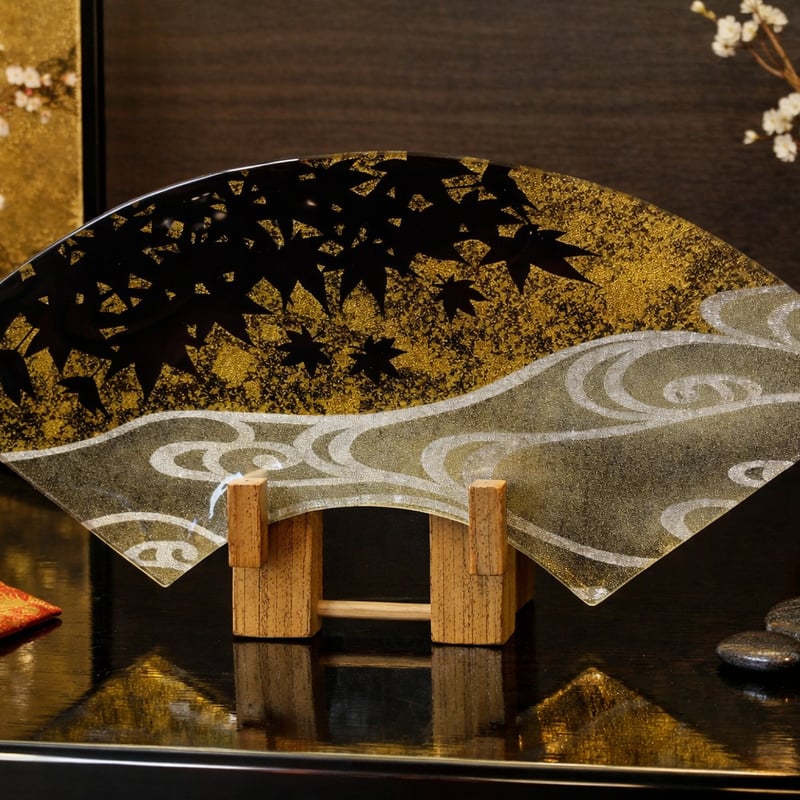 京都 ガラス製飾り皿 金彩ガラス皿 「紅葉に流水」 扇形 | Huduru Craft