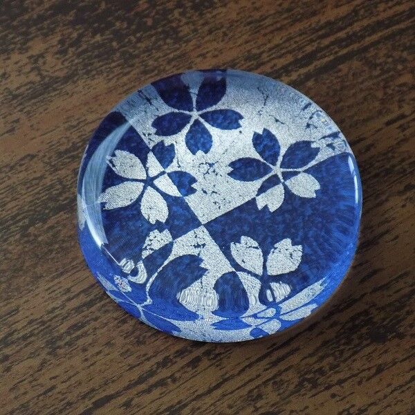 京都 金彩ガラス ペーパーウェイト 「桜・ブルー」 | Huduru Craft