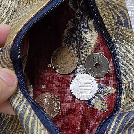 京都　特別仕様　道中財布　正絹（シルク）紺地製　「波　金ぼかし」　鯉紋様