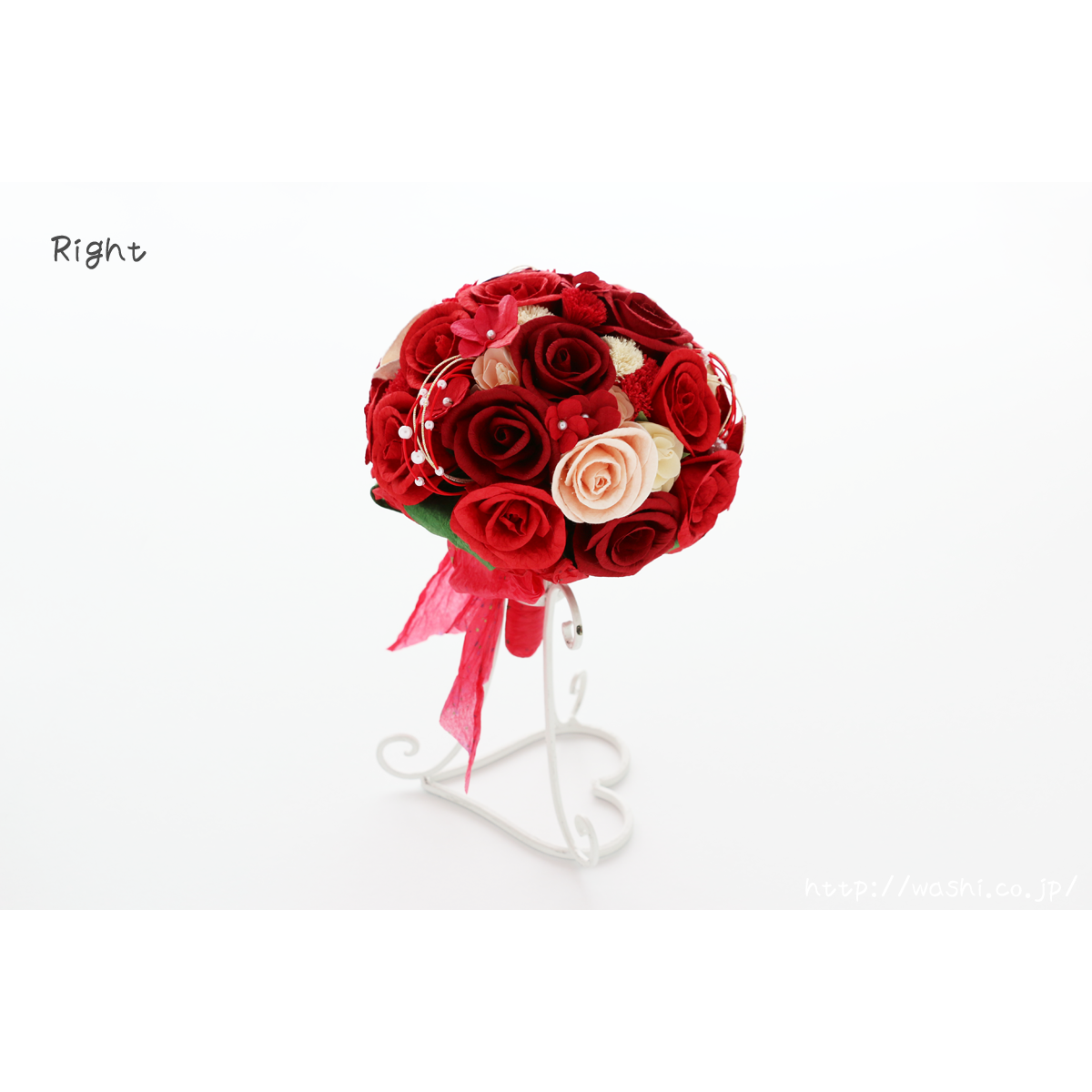 【受注生産】赤と白の折り紙フラワーブーケ マム バラ 正月 紅白 和モダン 水引 受注生産」和紙ラウンドブーケ・赤（商品番号：bouquet-pro002r