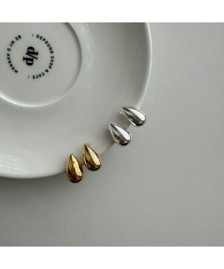 Fil. / Drop metal earrings(即納)2color
