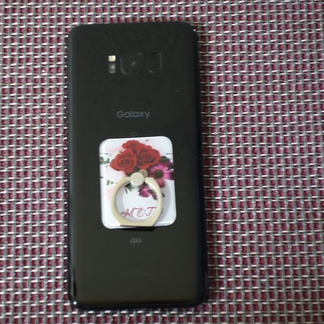 プリザーブドフラワー・赤いバラ　と　同じ柄のスマホリング。