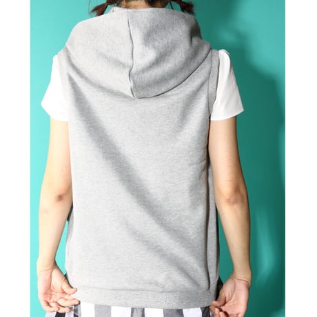 スノウピーのsleevelessフードパーカー♡灰色