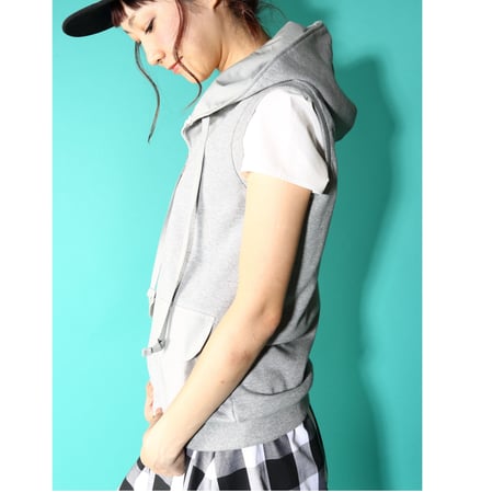 スノウピーのsleevelessフードパーカー♡灰色