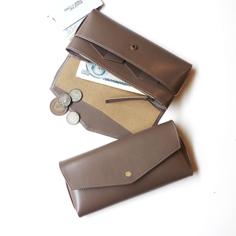 Gw88【オトナ可愛い】本革 三つ折り ラウンド 長財布 黒 印象深い 