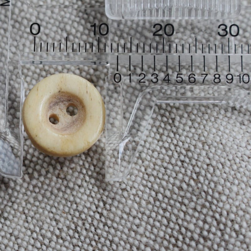 フランスの古い味わいのある古いホーンボタン13㎜、14㎜ 215 | Le manège