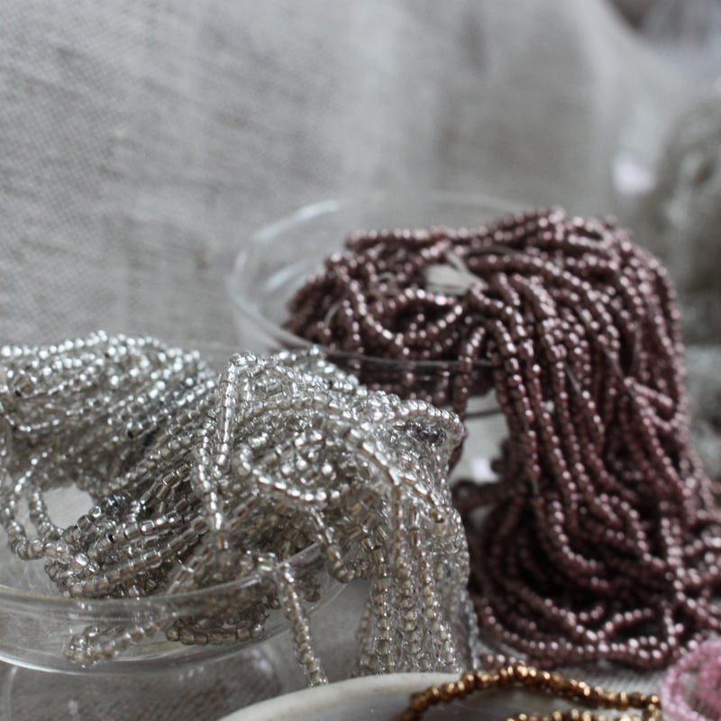 アンティークシードビーズ Ø2㎜（ﾏｯﾄﾋﾟﾝｸｺﾞｰﾙﾄﾞ）3g 1920年代