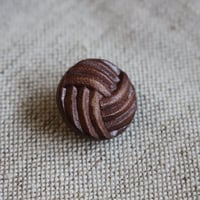 フランスの古いレザーボタン TWW PARIS　 18㎜  フランス製  216