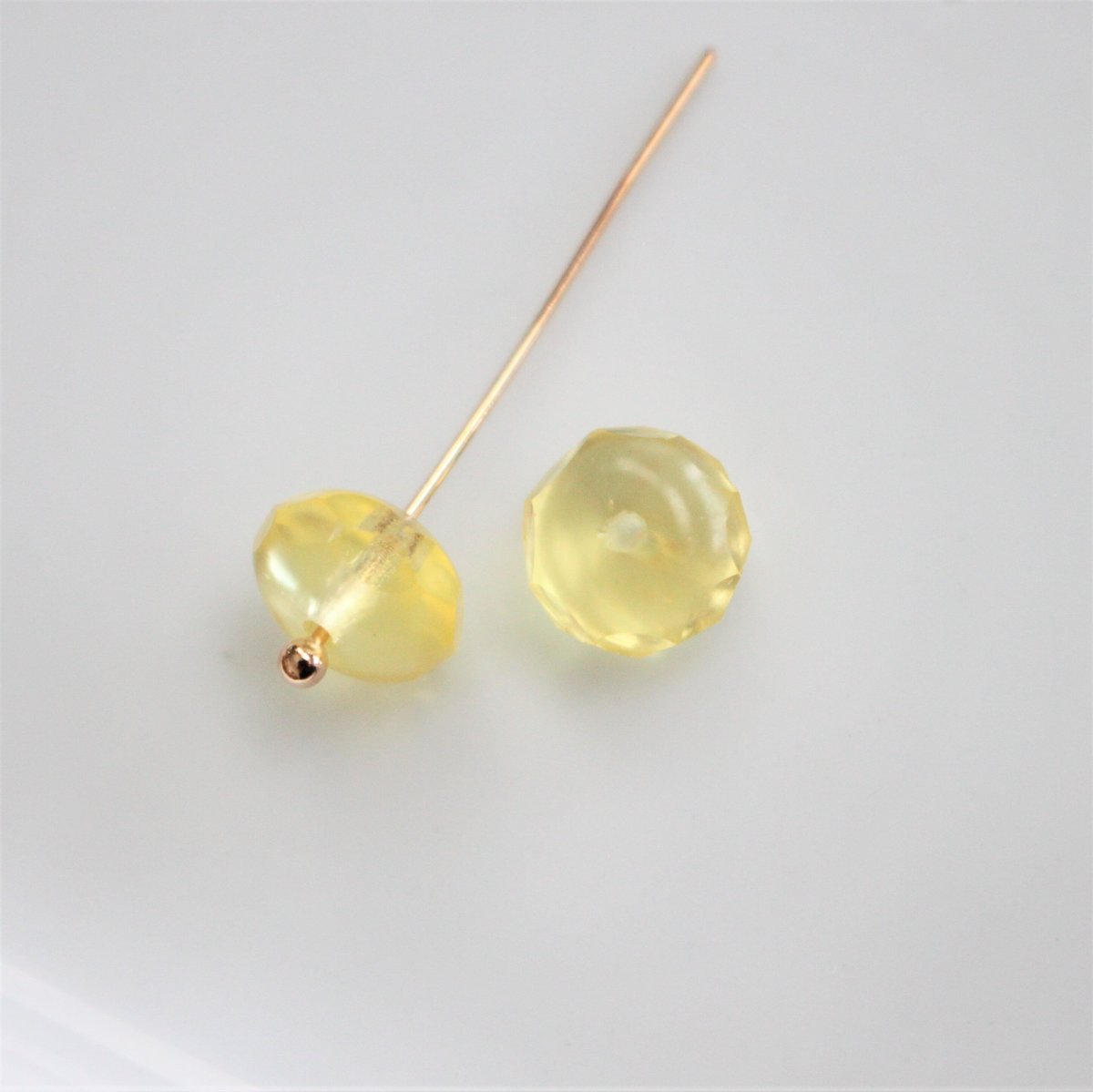 ボヘミアガラスビーズ2個（イエロー） 9㎜ チェコヴィンテージ 2281  