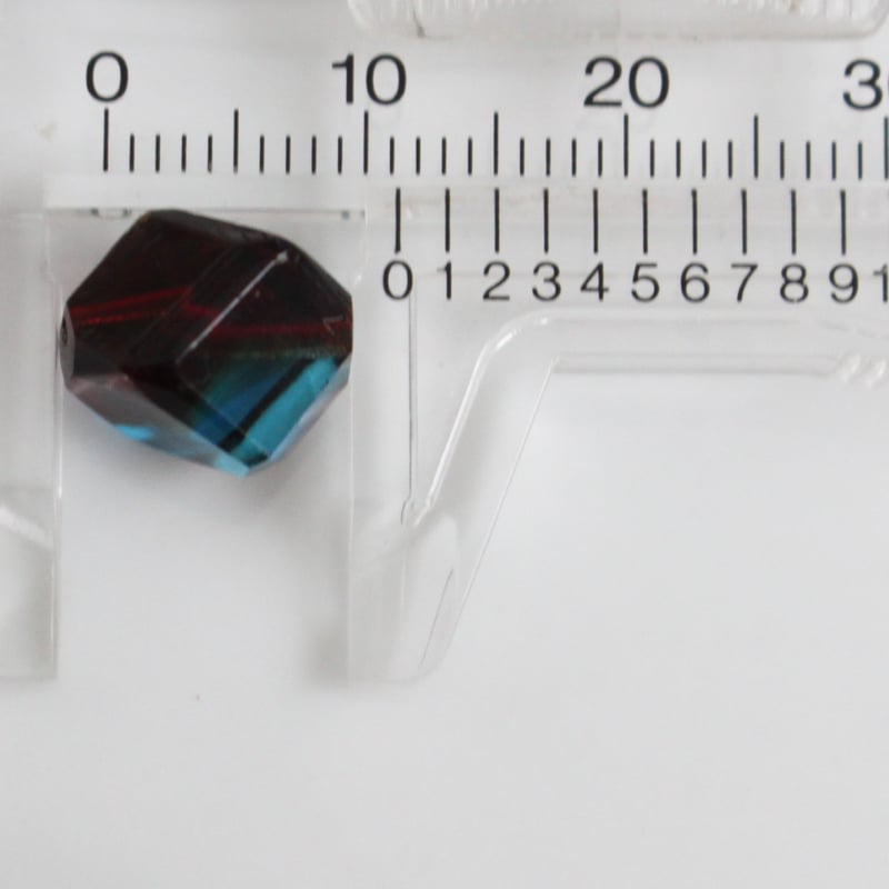 キューブ型ウランガラスビーズ10㎜（red×blue）チェコ