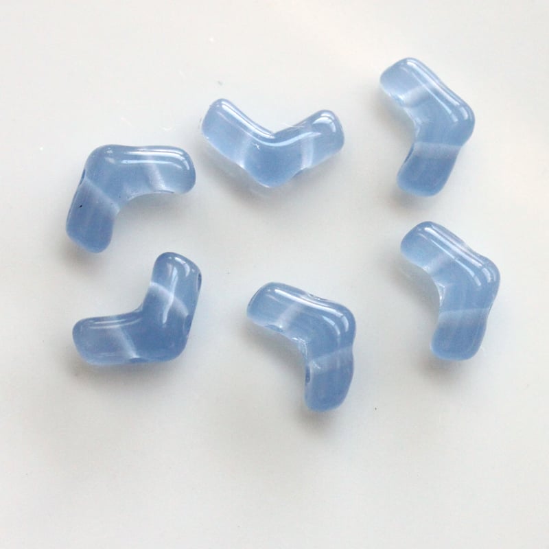 二つ穴V字ガラスビーズ12㎜ 4個 スペーサー チェコヴィンテージ