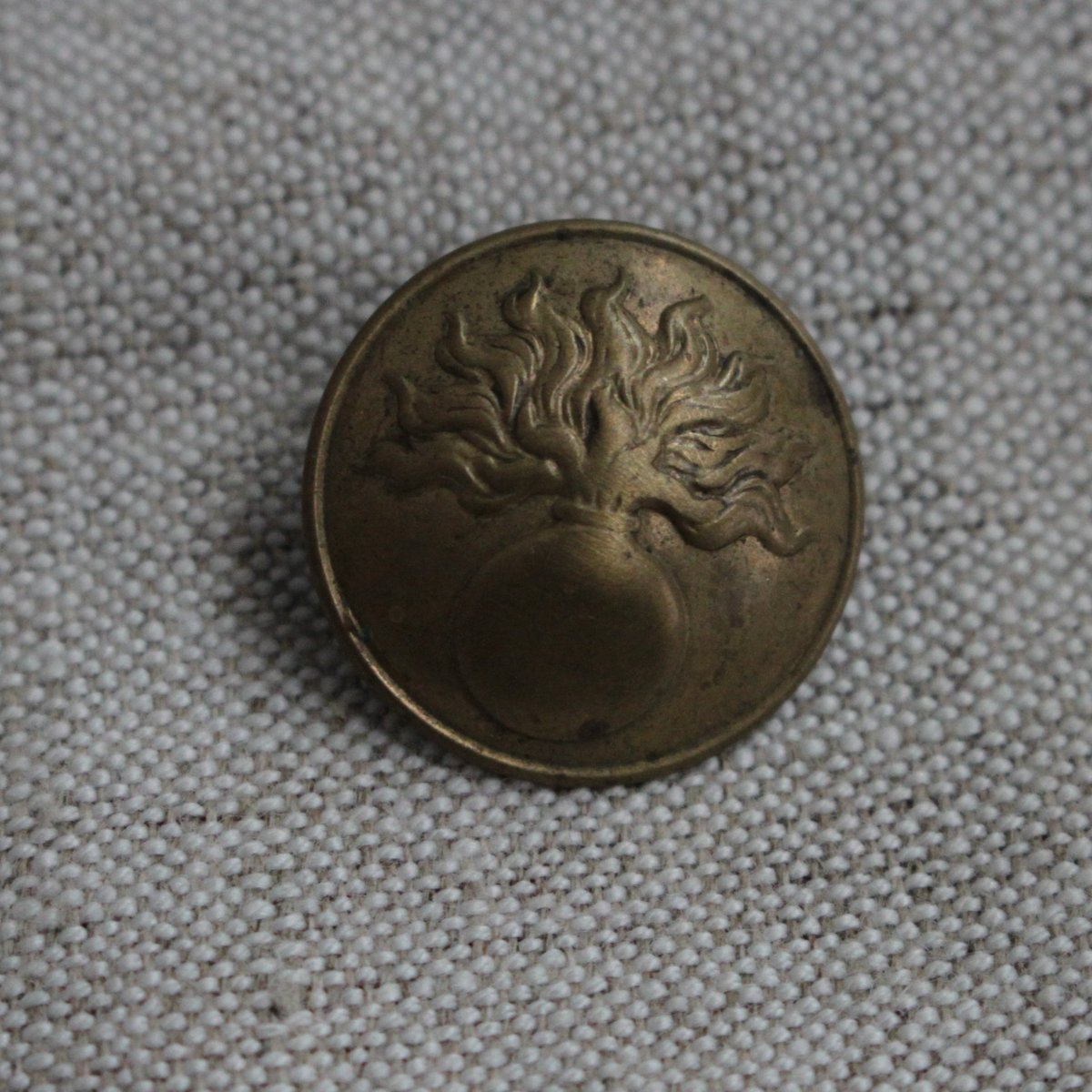 古い真鍮のボタン 23㎜ フランスアンティーク fh34 | Le manège