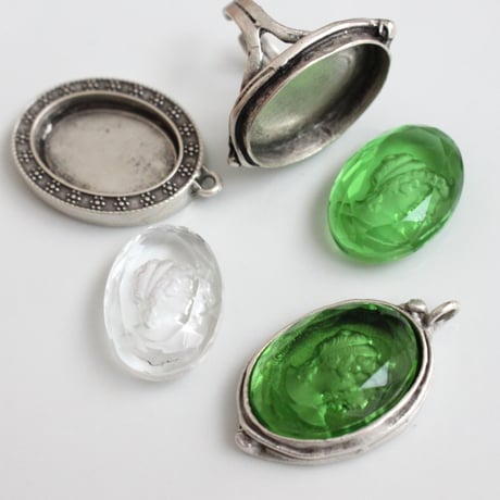 . 厚みのあるガラスインタリオ 25×18㎜（クリア）フランスヴィンテージ　537