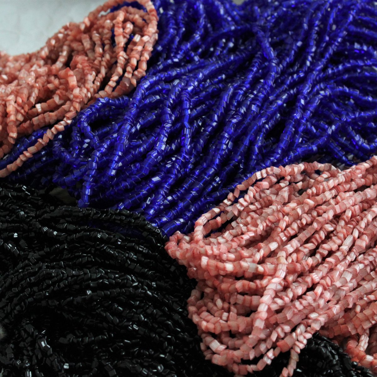 キューバ　サンチアゴ・デ・クーバ 修道院 ヴィンテージビーズブレスレット ブルー スタフィマキブレスレット(BLUE): 『Kahiko(カヒコ)』公式通販