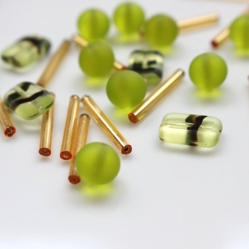 ラウンドガラスビーズ8㎜（マスカット） 4個 ヴィンテージ 477 | Le manège