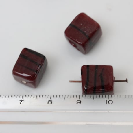 1㎝キューブガラスビーズ 　（ボルドー）フランス製ヴィンテージ　2317