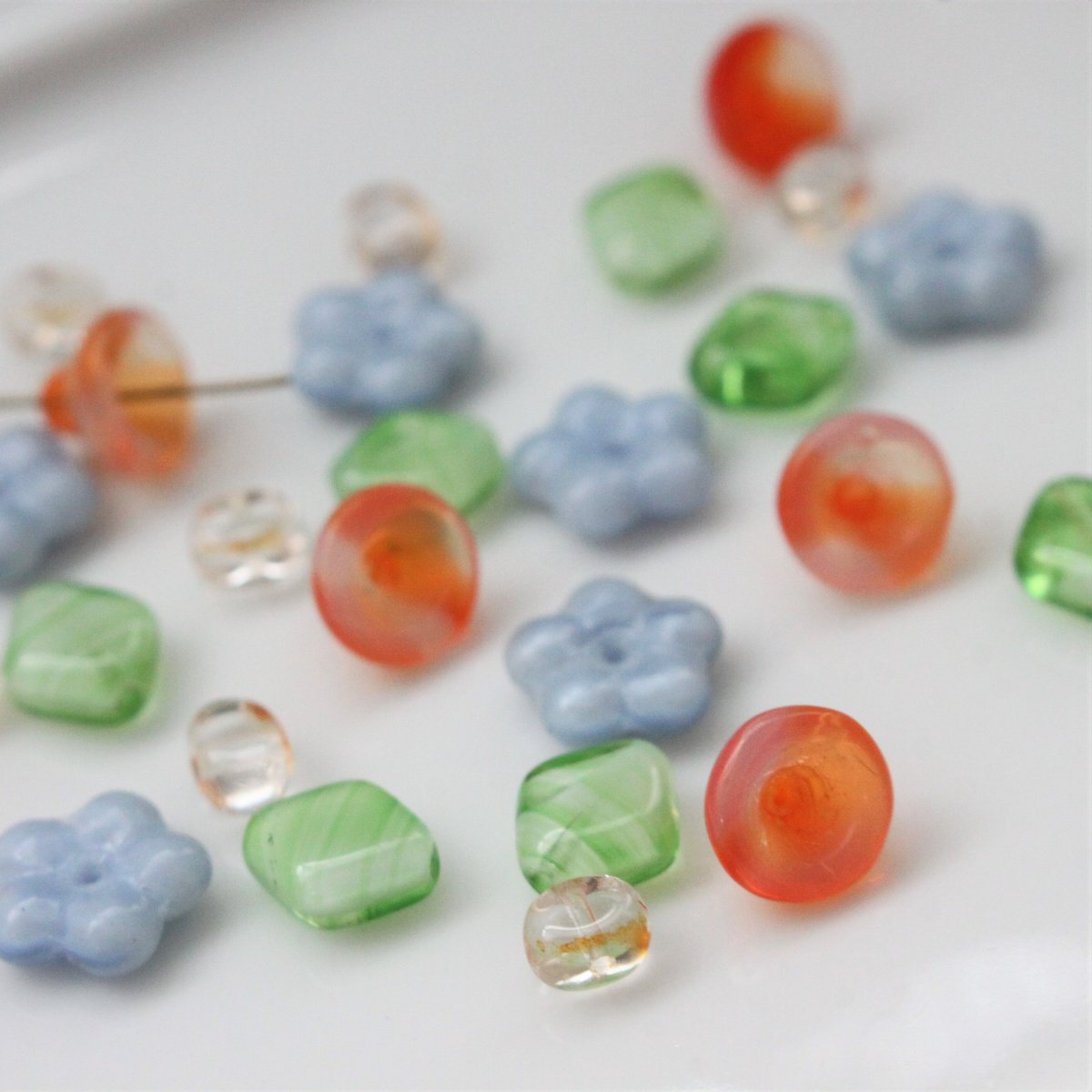 希少！  アンティーク  ガラスビーズ フラワーガラスビーズ12㎜ 4個（水色） チェコヴィンテージ 2281s | Le