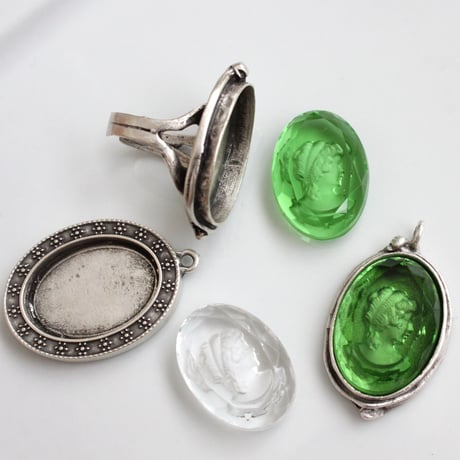 . 厚みのあるガラスインタリオ 25×18㎜（クリア）フランスヴィンテージ　537