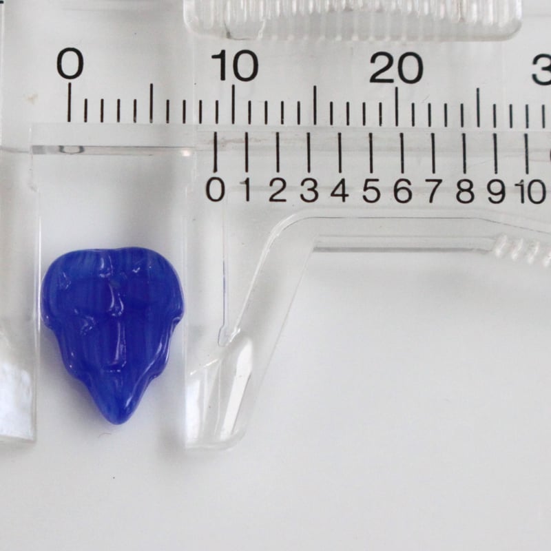 リーフ型ガラスパーツ 4個（ﾌﾞﾙｰ）11㎜ チェコヴィンテージ 2307 | Le m