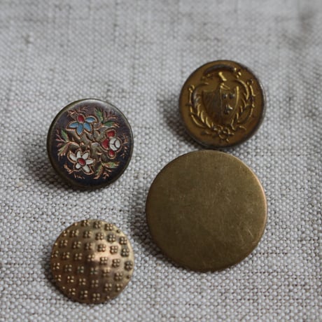 古いフランスの金属ボタン各種　　345