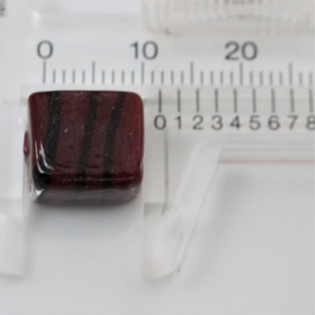 1㎝キューブガラスビーズ 　（ボルドー）フランス製ヴィンテージ　2317