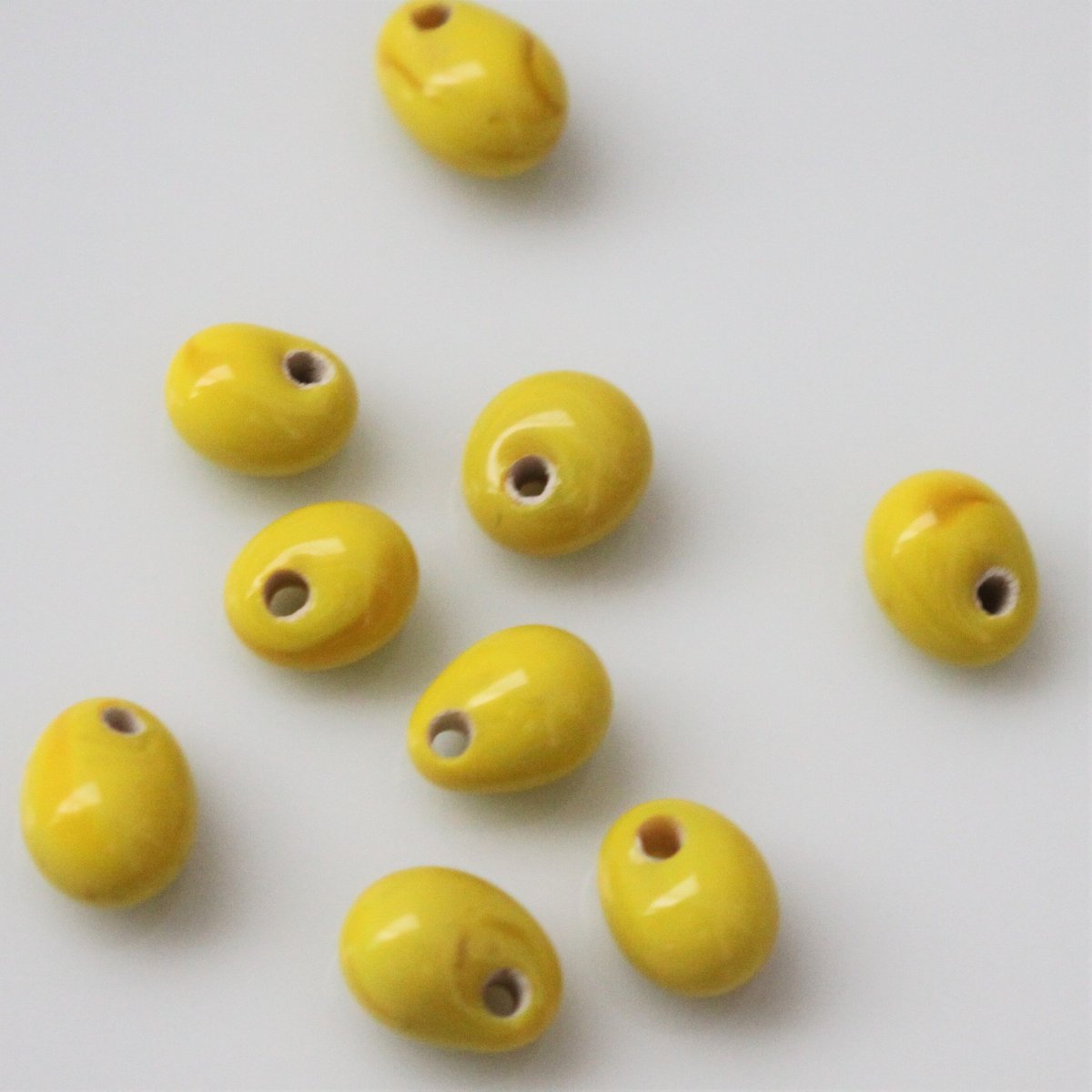 ドロップ陶器ビーズ6個（ｲｴﾛｰ）20年代フランス製484A | Le manège