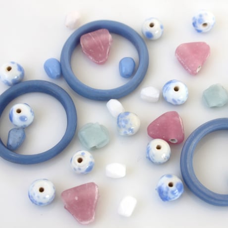 . ラウンドドットビーズ8㎜（ﾌﾞﾙｰ）4個　フランス製 　ヴィンテージビーズ　484