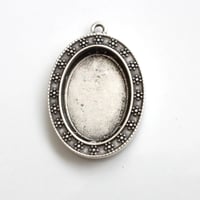 . 真鍮製ペンダントトップベース（25×18mm用）アンティークシルバーカラー　982