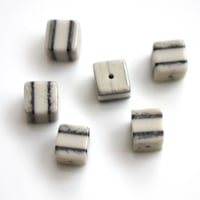 . キューブビーズ9㎜（グレー）4個　ドイツヴィンテージ　163