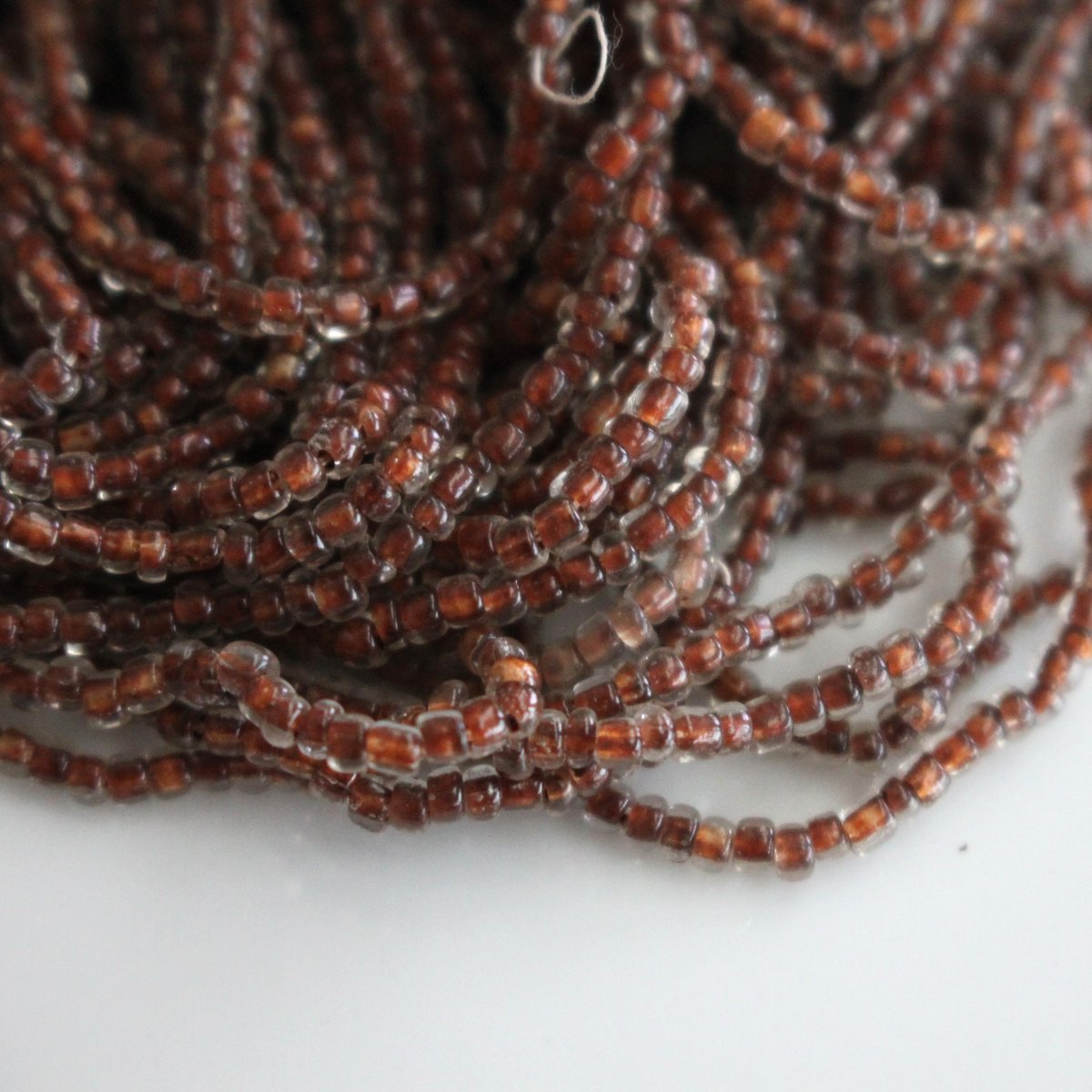 アンティークシードビーズ Ø2㎜（ｸﾘｱﾌﾞﾗｳﾝ）フランス製 S327 | Le manège