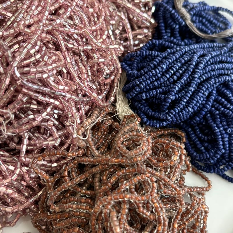 アンティークシードビーズ Ø2㎜（ｸﾘｱﾌﾞﾗｳﾝ）フランス製 S327 | Le manège