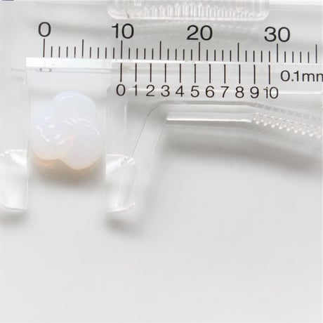 フラワーモチーフビーズ （乳白色）4個　10㎜　フランス現行　2262