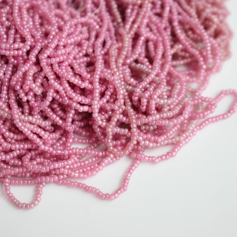 アンティークシードビーズ Ø2㎜（ｽﾓｰｸﾋﾟﾝｸ） 1920年代 フランス製 | Le