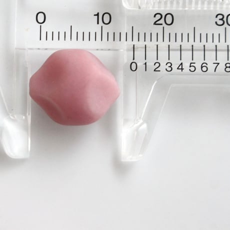. 変形ラウンドガラスビーズ2個 15㎜(ﾋﾟﾝｸ）フランスヴィンテージ　506