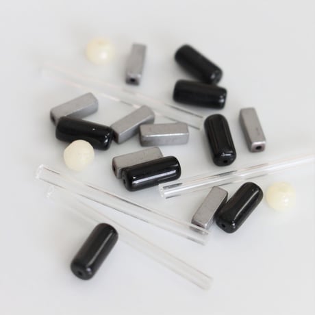 ガラスチューブビーズ （ブラック）10本　10㎜　フランス現行　224