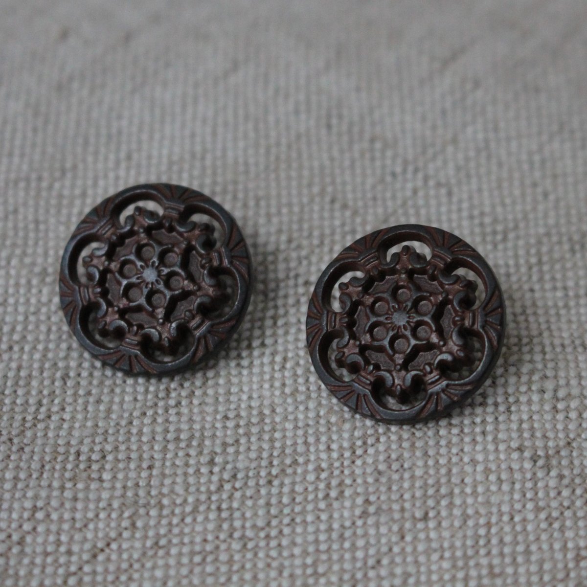 錆色透かしメタルボタン 18㎜ フランスヴィンテージ 256 | Le manège