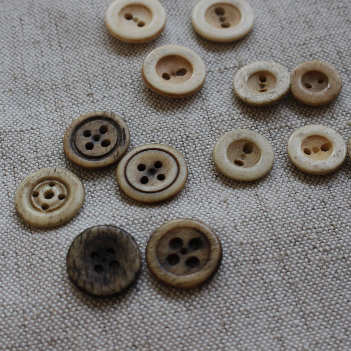 フランスの古い天然素材のボタン16㎜ 各種 フランスアンティークボタン