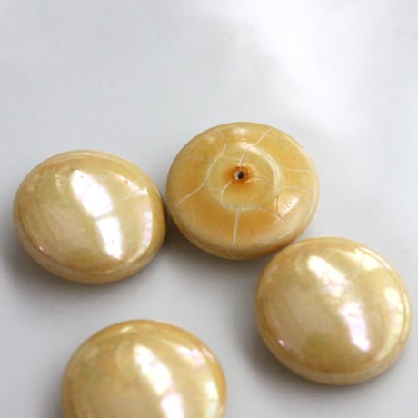 .  木製ラウンド貼付けパーツ2個（パールクリーム）21㎜　フランス製　ヴィンテージ 537