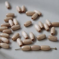 .ちいさな細長ウッドビーズ（白木）10㎜　フランスヴィンテージ