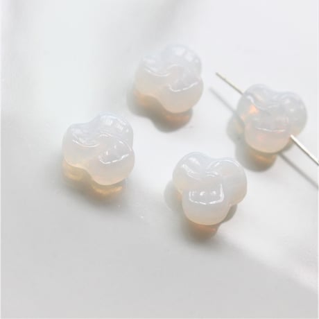 フラワーモチーフビーズ （乳白色）4個　10㎜　フランス現行　2262
