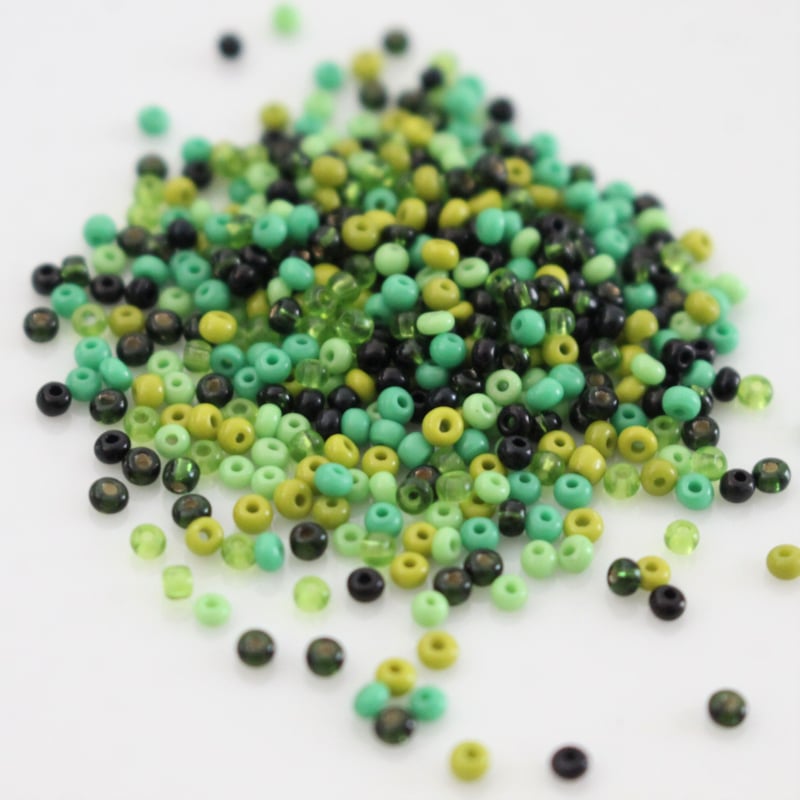 シードビーズ （ｸﾞﾘｰﾝ系mix丸小）5g チェコビーズ70年代ヴィンテージ