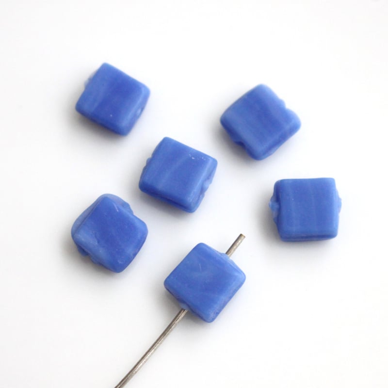 マットなスクエアビーズ6個（ﾌﾞﾙｰ）7㎜ フランス製ヴィンテージ 425  