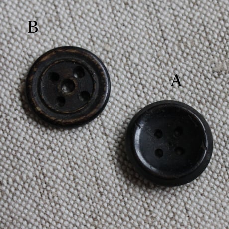 フランスの黒いウッドボタン 各種　17㎜　フランスアンティークボタン　fh48