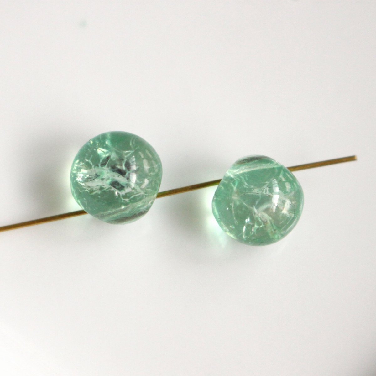 ラウンドクラックガラスビーズ9㎜ 2個 フランス製ヴィンテージ 485 ラウンドクラックガラスビーズ9㎜ 2個 フランス製ヴィンテージ 485