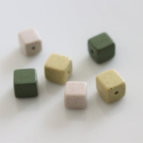 クリスタルチューブビーズ2本　15㎜（石）ベージュ　フランス413
