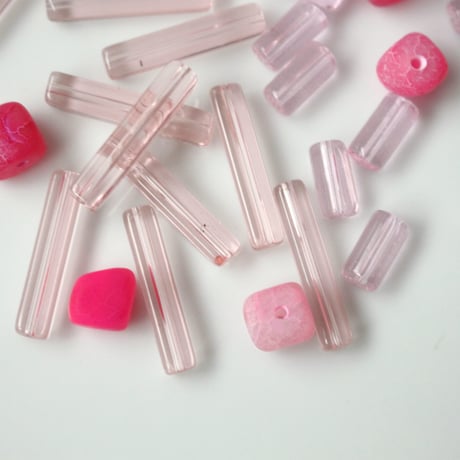 ガラスチューブビーズ （ピンク）4本　20㎜　フランス現行　2253