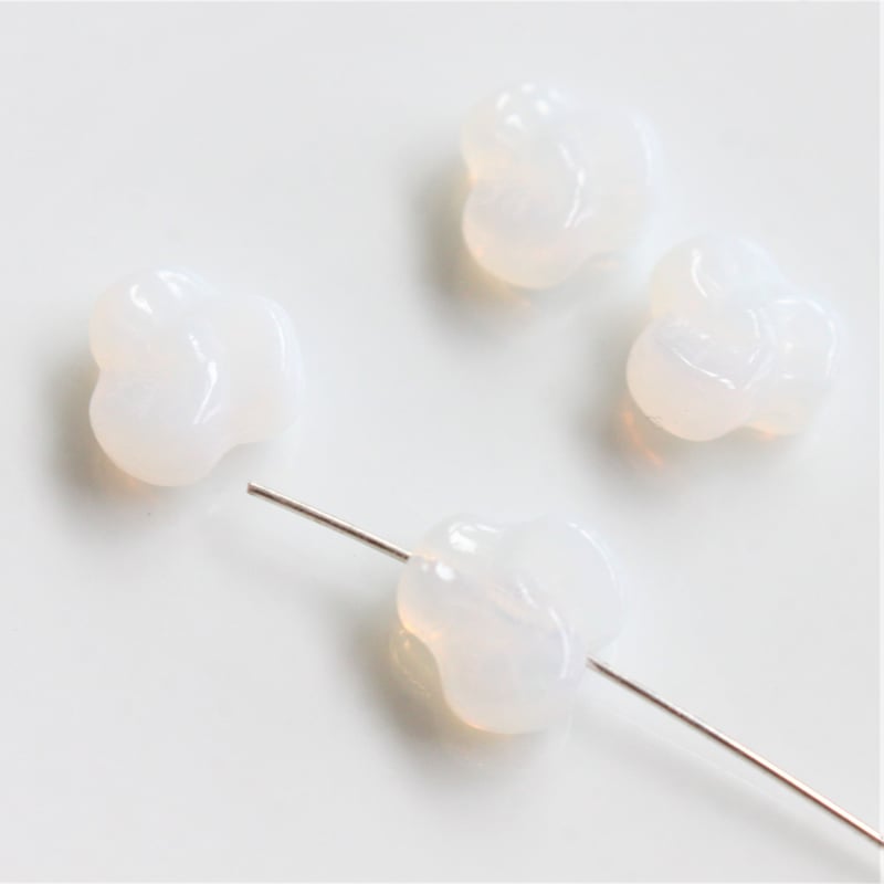 フラワーモチーフビーズ （乳白色）4個 10㎜ フランス現行 2262 | Le