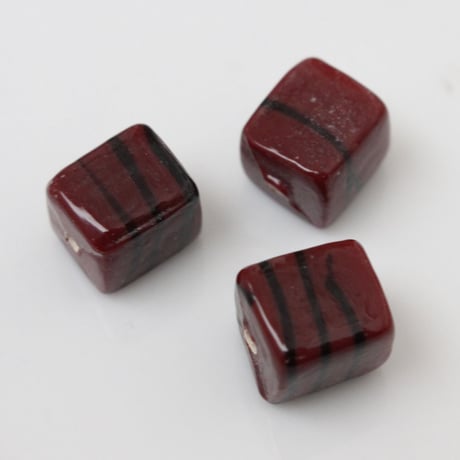 1㎝キューブガラスビーズ 　（ボルドー）フランス製ヴィンテージ　2317